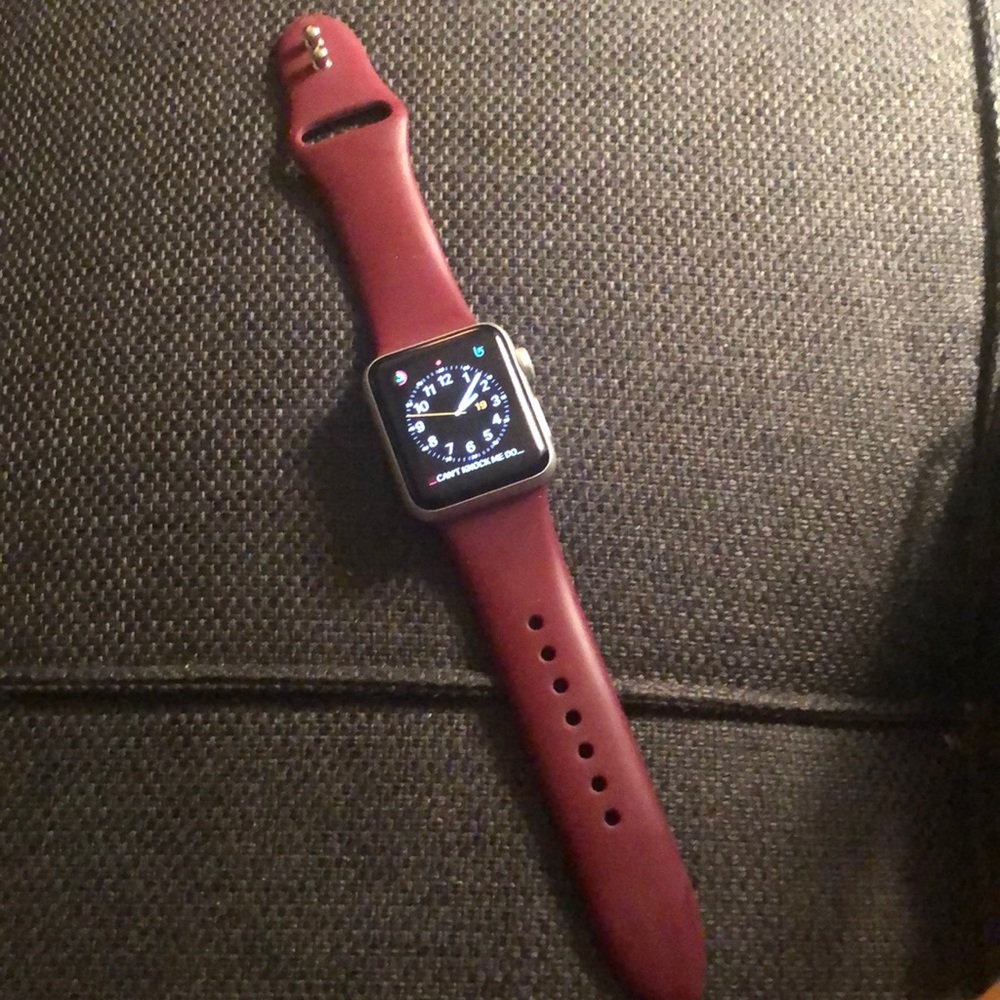 Apple Watch series 3 comes with two extra bands!